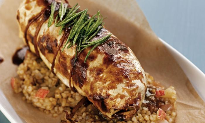 Involtini di cavolo con sedano e mela bulgur