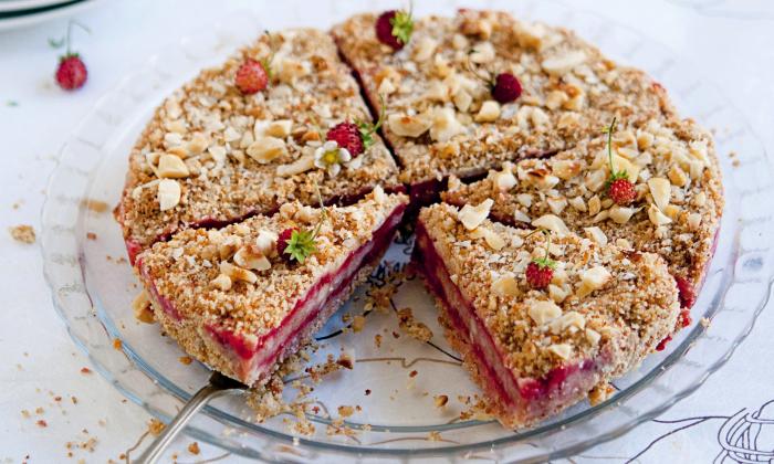 No-Bake Strawberry Cake | Foundation G+E