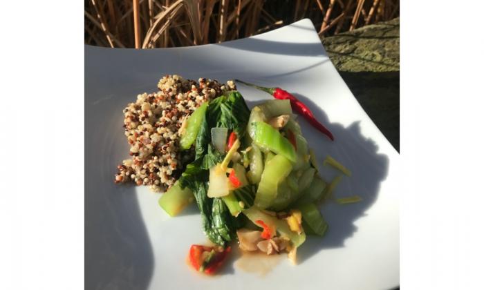 Pak choi al vapor con jengibre, chile y quinua