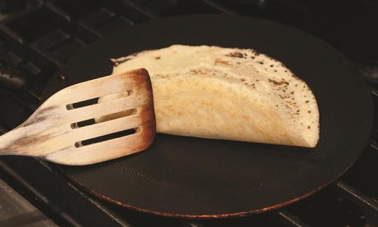 Zubereitung (4/4) von "30-Minuten-Reis-Dosas" aus "Vegane Indische Küche" von Richa Hingle, Seite 247