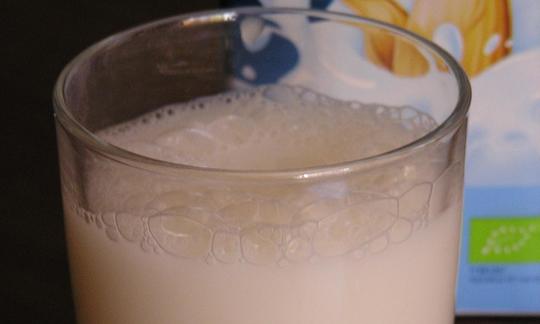 Ein Glas Reismilch (Reisdrink).
