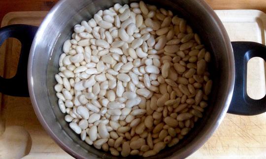 Beans soaked in water for the potato and bean stew with dill