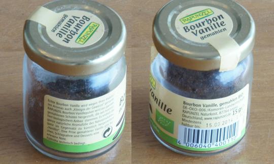 Ein kleiner Galsbehälter mit Vanillepulver bzw. gemahlener Vanille. Der hersteller nennt es Bourbon-Vanille. Siehe Beschreibung von Vanillepulver - und Schoten. Zwei kleine Glasbehälter mit Vanillepulver bzw. gemahlener Vanille ("Bourbon").