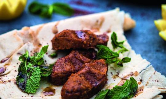 Изображение рецепта «Сырые тефтели из булгура» из книги «Orient trifft vegan»,  стр. 78.