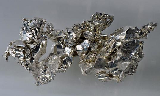 Кристаллы чистейшего кальция, 99,99%.