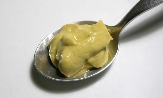 Столовая ложка с нагромождением дижонской горчицы. Это пряный рецепт, а не от Дижона. Столовая ложка с нагромождением дижонской горчицы. Это пряный рецепт, а не от Дижона.