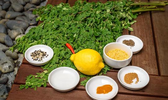 Zutaten für das "Indische Moringablätter-Curry mit Moong Dal und Kreuzkümmel"