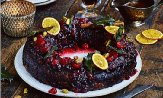 Rezeptbild "Festlicher Nusskranz" aus "Vegan Christmas" von Gaz Oakley, S. 83