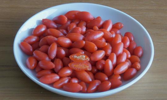 Frische Goji-Beeren in einem Teller.