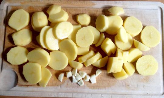 Sliced potatoes and garlic