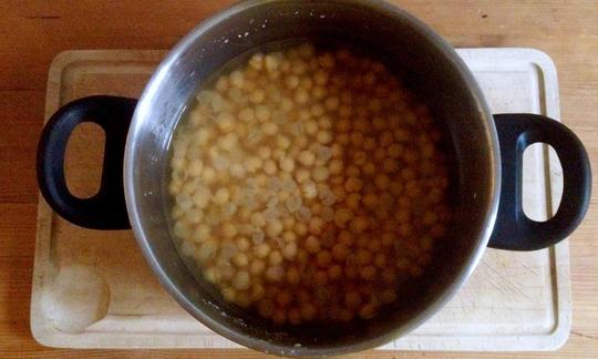 Hummus mit Kichererbsen und Sesambutter | Stiftung G+E