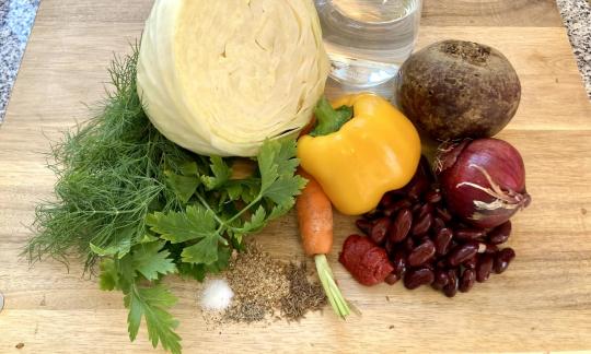 Изображение предоставленных ингредиентов для «веганского украинского борща без масла».