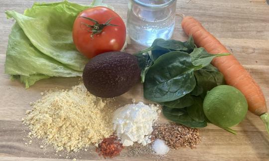 Picture of the prepared ingredients for the "spinach chickpea wraps with raw vegetable filling".