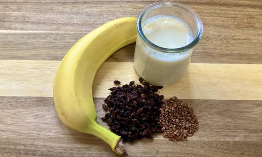 Изображение ингредиентов для «Облепихового напитка с овсяным молоком и бананом».