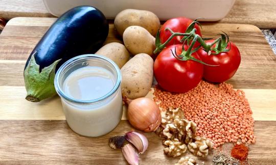 Image of ingredients provided for the "oil-free vegan moussaka with potato béchamel sauce".