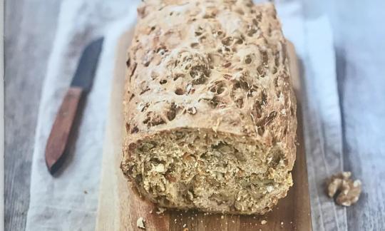 Изображение рецепта «Морковный хлеб с грецкими орехами» из книги «Vegane Kinderernährung», стр.141.