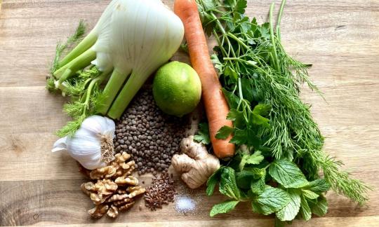 Изображение ингредиентов для «теплого салата из чечевицы с фенхелем, морковью и зеленью».