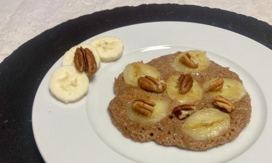 Rezeptbild von angerichteten "Bananen Pancakes mit Weizenkleie und Vollkorn".