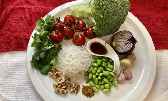 Изображение ингредиентов, предоставленных для «Лапши Ширатаки с брокколи и Эдамаме».