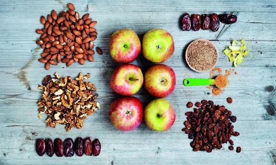 Ingredienti di "Torta di mele cruda" di "Rohkost Power for you" di Irina Pawassar, p. 43