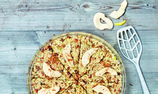 Immagine di "Torta di mele cruda", di "Rohkost Power for you" di Irina Pawassar, pagina 42.