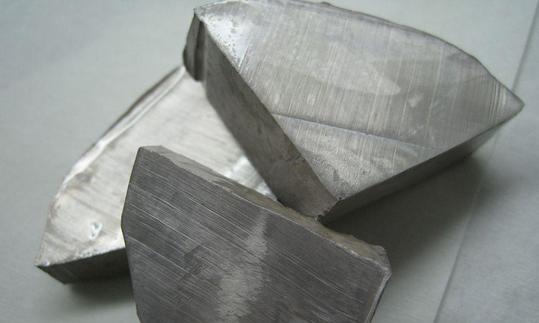 Sodio come metallo, primo piano del «Dennis s.kcollection».