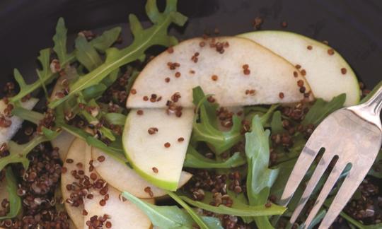 Immagine della ricetta «Insalata di pere e rucola», dal libro «Happy Vegan Tag für Tag» di Lindsay S. Nixon, pagina 127