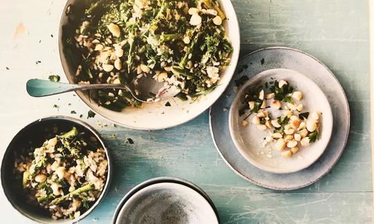 Изображение рецепта «Неотразимое ризотто» из книги «Bosh!» от H. Firth и I. Theasby, стр. 61.