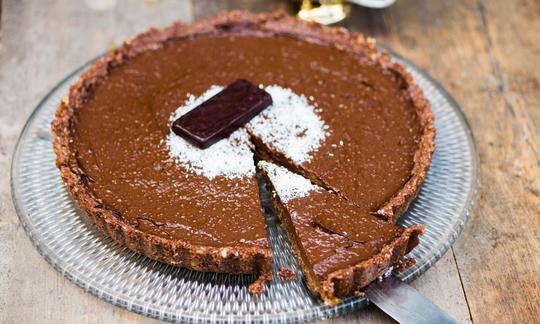 Фото «Грешно-шоколадный торт для гурманов» из кулинарной книги «Was dein Herz begehrt», стр.58.
