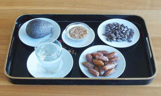 Rohe Schokoladencrème - Mise en Place: Die Bereitstellung der Zutaten ohne Küchengeräte.