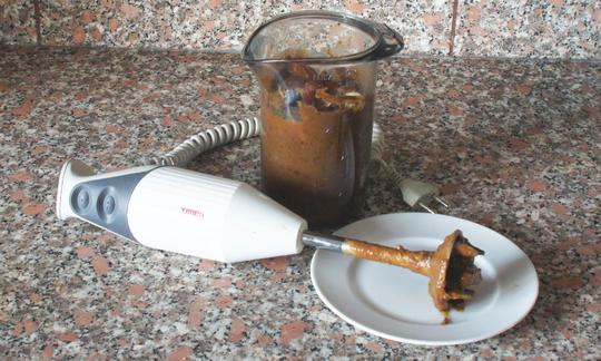 Rohe Schokoladencrème - Die rohe Schokoladencrème nach Verwendung des Stabmixers.