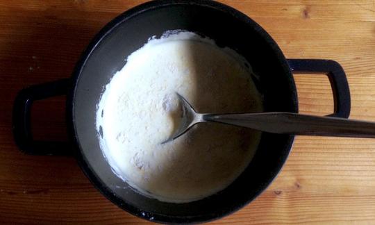 Soy cream and agar-agar are mixed and heated in a saucepan before whipping.