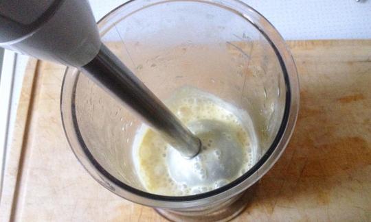 The cooled soy cream is best when whipped with an immersion blender.