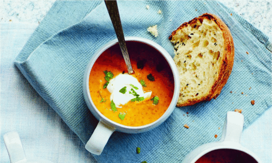 Rezeptbild "Süsskartoffel-Erdnuss-Suppe" aus dem Buch "Vegan für die Familie" von Jérôme Eckmeier