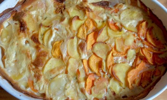 «Patate dolci con rosmarino e crema di soia» finite e fresche dal forno.