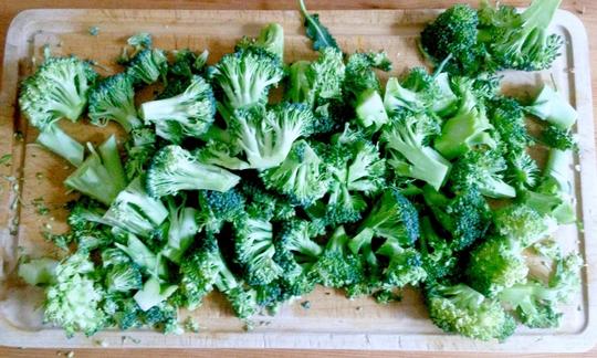 Broccoli in mundgerechten Stückchen
