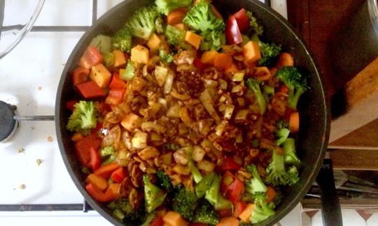 Gemüse mit Zwiebelmasse