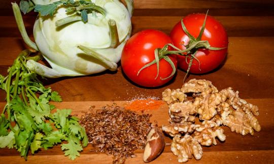 Изображение ингредиентов для «Сыровеганских тортеллини из кольраби с ореховой начинкой».