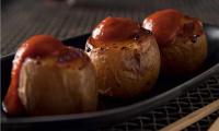 Imagen de la receta «Kartoffeln in Bravasauce - Patatas bravas» del libro «Vegane Tapas», página 53