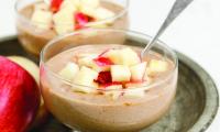 “Apple Chia Pudding” (Apfel-Chiapudding) from the cookbook “Plant-Powered Families” (Familien mit Pflanzenpower) by Dreena Burton, p. 171