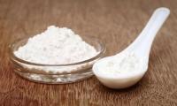 Baking powder (leavening agent): left in glass bowl, right in measuring spoon (white).