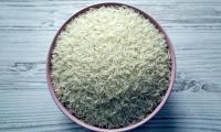 Рис басмати (ароматный рис) сырой в миске. Происхождение Афганистан. Сорт Oryza Sativa.