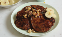 Рецепт "Бананово-ореховые блинчики с льняным семенем и грецкими орехами" из "Vegans Go Nuts", с. 60