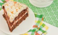 Rezeptbild "Happy Birthday Carrot Cake" aus "The Fully Raw Diet" von K. Carrillo-Bucaram, S. 215