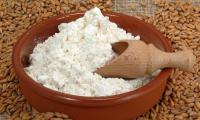 Spelled flour (Type 630) - Triticum aestivum L. subsp. spelta - stoneware pot full for baking.