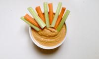 Hummus with vegetable sticks