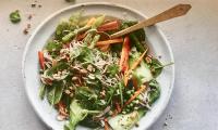 Recipe picture "Satay salad" from "Bosh! super fresh - super vegan", page 100.
