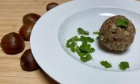 Rezeptbild von den fertigen "Maronen-Knödel mit Haferflocken, Walnüssen und Petersilie".