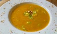 Recipe picture "Oil-free sweet potato soup with Brussels sprout slices" served in a white plate.