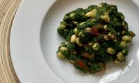 Recipe picture of arranged "Soybeans with spinach Indian style" on a white plate.